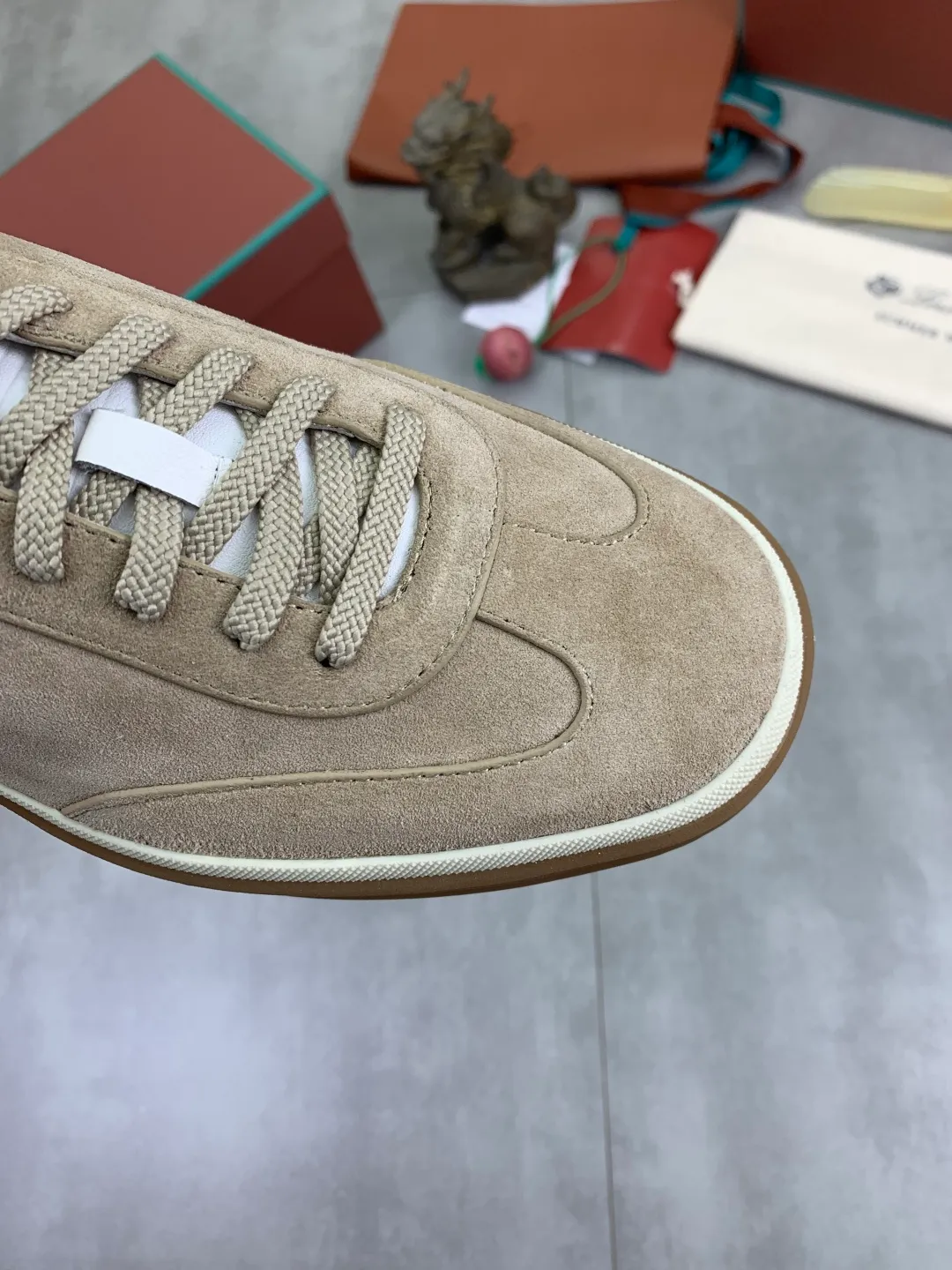 Men's men's shoes 💰P580 New model 💰 The latest casual shoes Loro Piana 💯 Top grade 💯 Buy the original copy 💯 Founded the existing Loro Piana company on April 24, 1924. It is the sixth generation of family operation, providing the best quality products to customers who are discerning about taste and quality. Imported original fly woven fabric with cowhide fabric, plain calfskin lining, hand-stitched thread with cowhide feet, original packaging, high-end outsole, size: 38-45 (customized for 46), 8️⃣ colors available